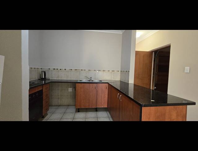 3 BEDROOM FREEHOLD FOR SALE IN SINOVILLE